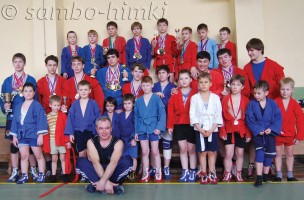 Команда Самбо-Химки и её тренер Сергей Казанцев  15 марта 2008
